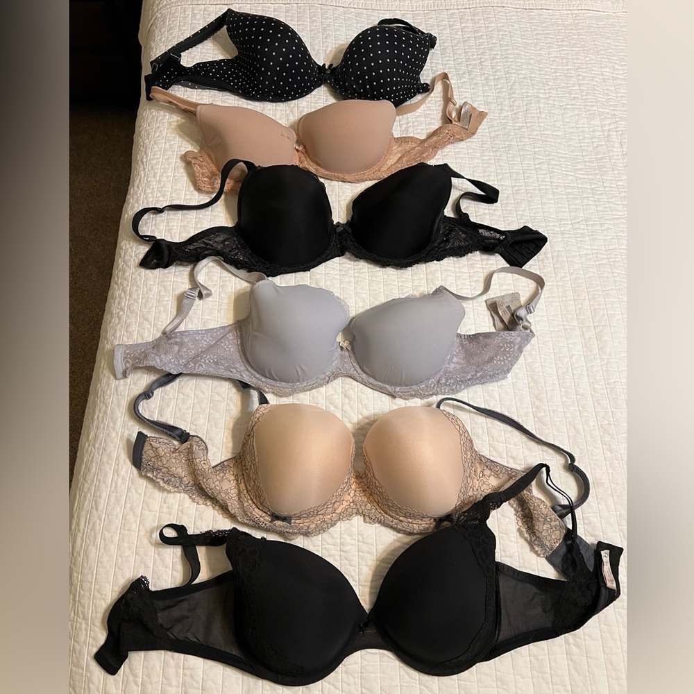 6 Victoria’s Secret bras